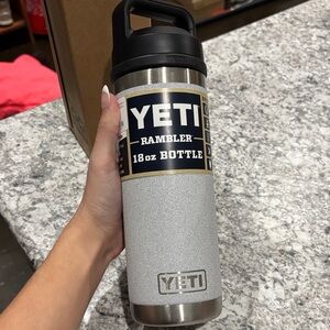 New YETI Rambler 18oz Bottle - Black and Silver